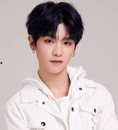 黄明昊性格爆料视频,阳光少年背后的真实魅力